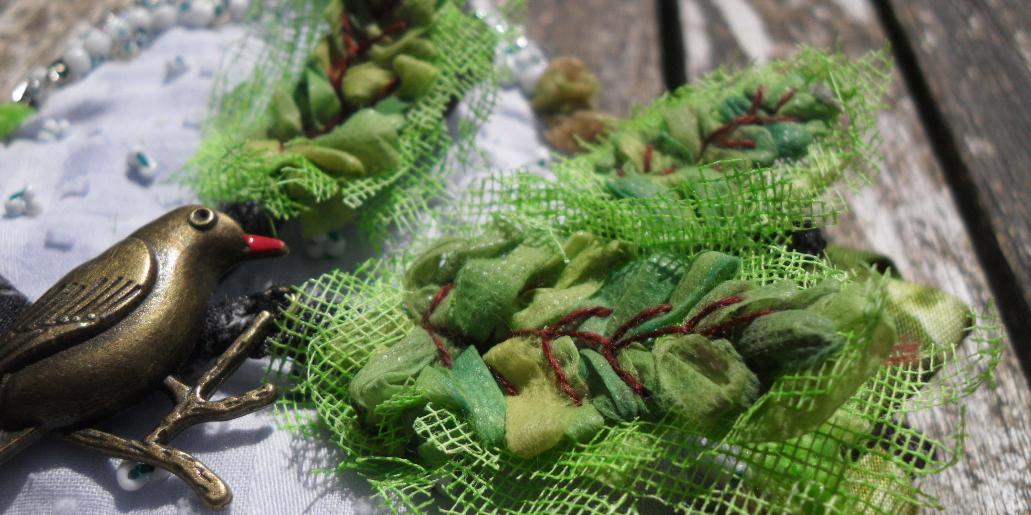 Broderie créative ou broderie d’embellissement, Fils et Fantaisies Broderie créative ou broderie d'embellissement, Fils et Fantaisies