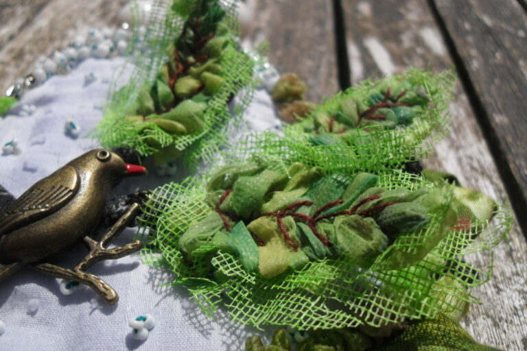 Broderie créative ou broderie d'embellissement, Fils et Fantaisies