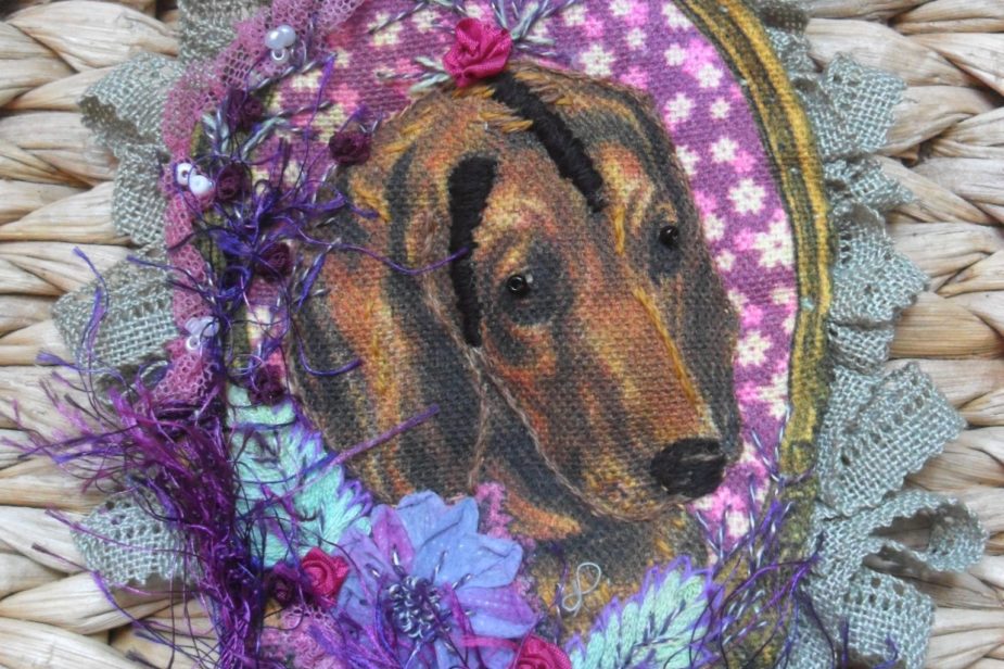 Broder un chien, broder une broche