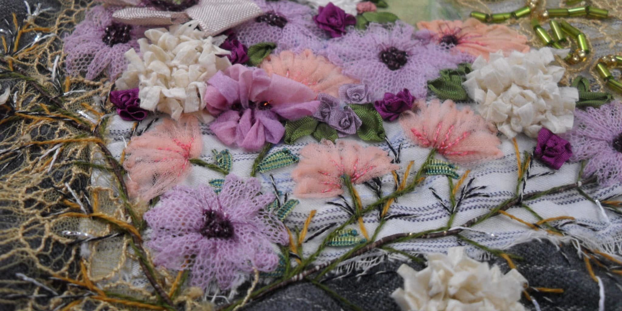 bouquet brodé (3) Broder un bouquet, broderie d'embellissement ou créative par Fils et Fantaisies