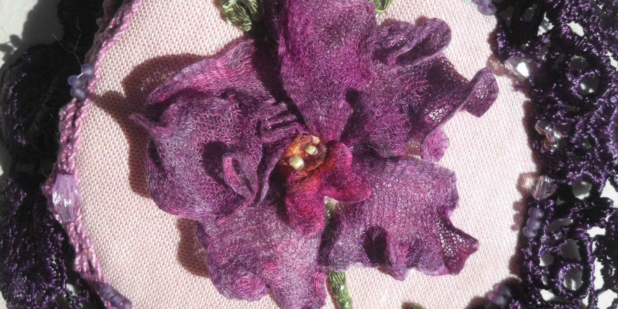 Broder une orchidée oubroder une broche