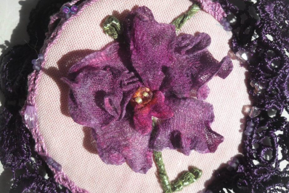 Broder une orchidée Broder une orchidée oubroder une broche