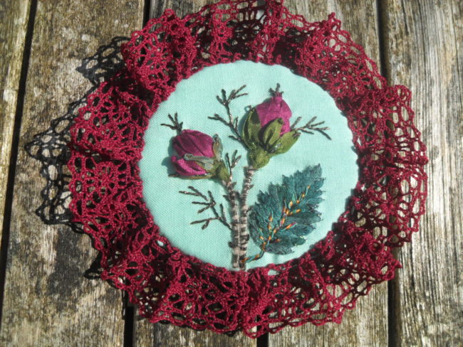 Broder un bouton de fleur