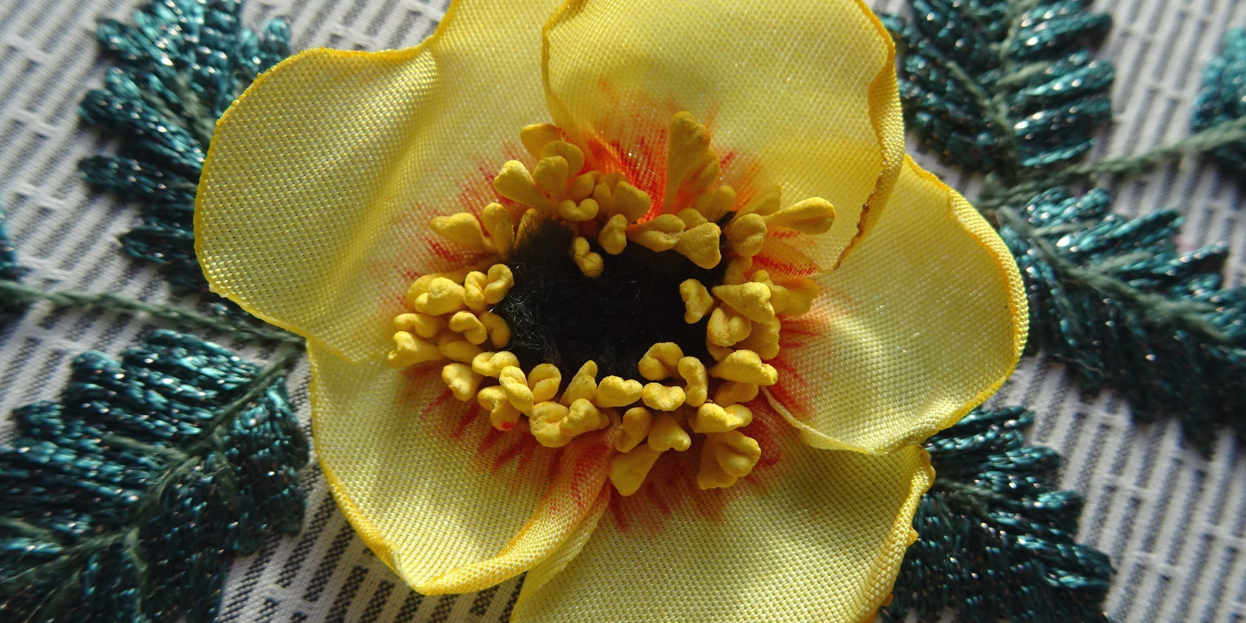 Broder une fleur en volume