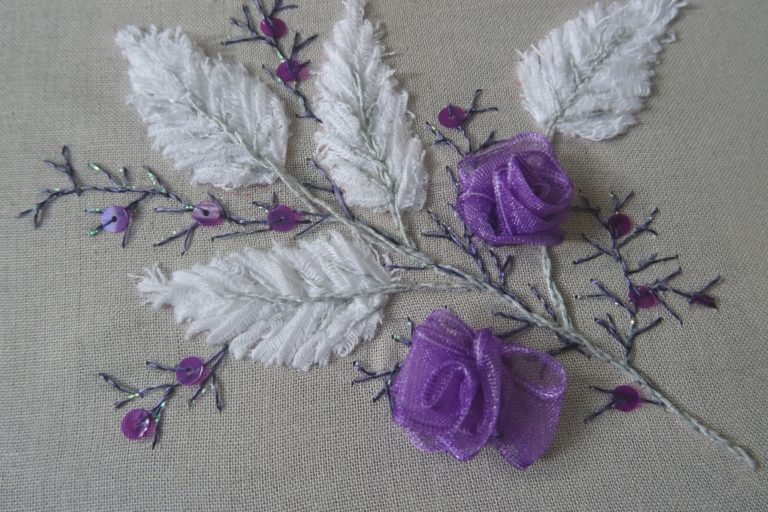 Modèle proposé avec l'assortiment "Broder l'hiver"