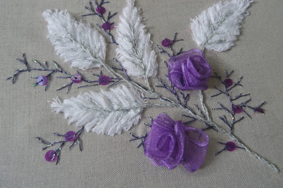 branchage de fête Modèle proposé avec l'assortiment "Broder l'hiver"