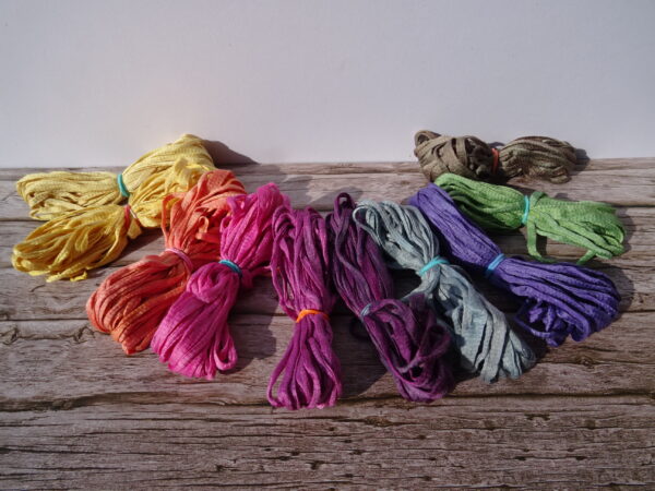 Fils Flora (assortiment 5) de Fils et Fantaisies - broderie d'embellissement ou broderie créative ou broderie fantaisie
