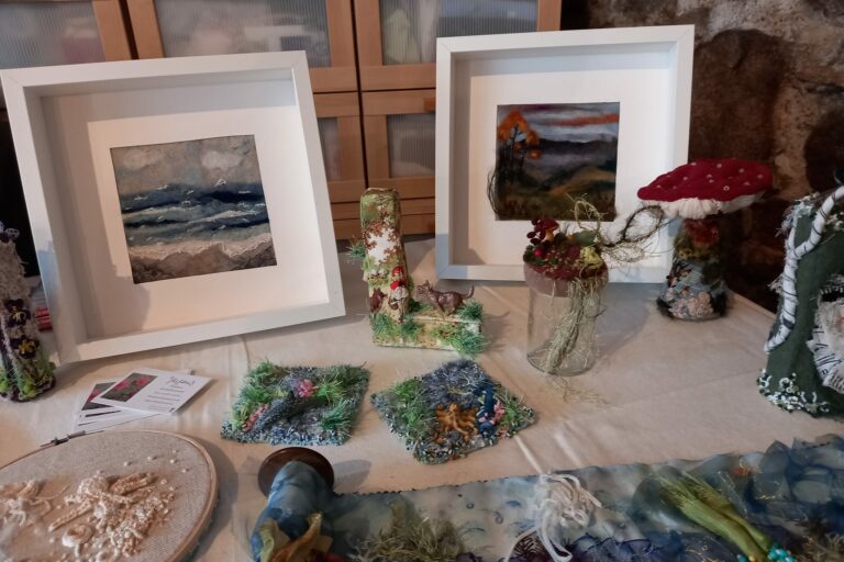 Décembre 2023 Expo Fils et Fantaisies - Broderie créative ou broderie d'embellissement.