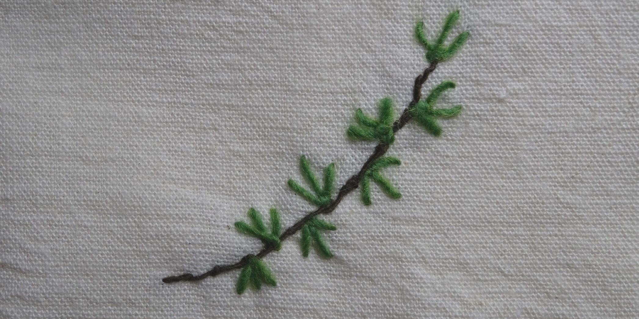 feuillage n°5 Fils et Fantaisies - Animation broderie - Broder du feuillage - Broderie d'embellissement ou broderie créative ou broderie fantaisie