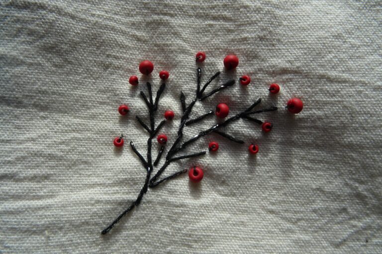 feuillage n°6 Fils et Fantaisies, broderie d'embellissement ou broderie créative