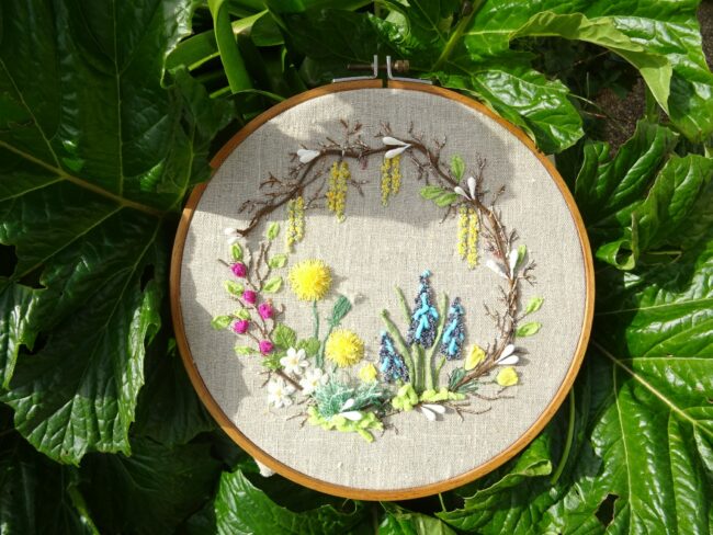 Broder le printemps - Défi broderie Fils et Fantaisies - Broderie d'embellissement ou broderie créative ou broderie fantaisie