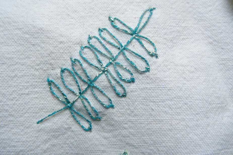 Feuillage N°7 - Fils et Fantaisies - Animation broderie gratuite Broder du feuillage - Broderie débutant - Broderie d'embellissement par Fils et Fantaisies