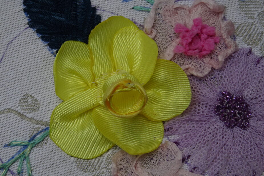 Tuto Broder des jonquilles, broderie d'embellissement ou broderie créative, Fils et Fantaisies