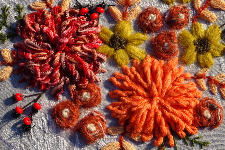 Broder les fleurs du Coeur d'Automne - tuto gratuit pour broderie d'embellissement ou broderie créative par Fils et Fantaisies