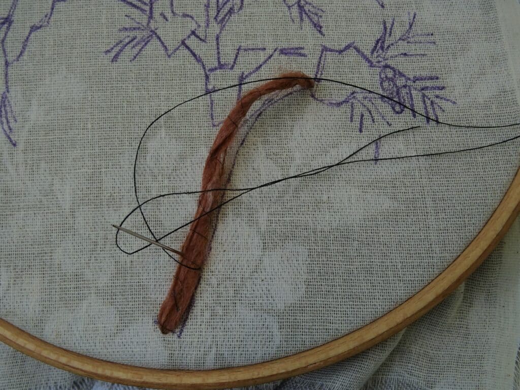 Broder du mimosa façon Léa Stansal - Broderie d'embellissement ou broderie créative par Fils et Fantaisies