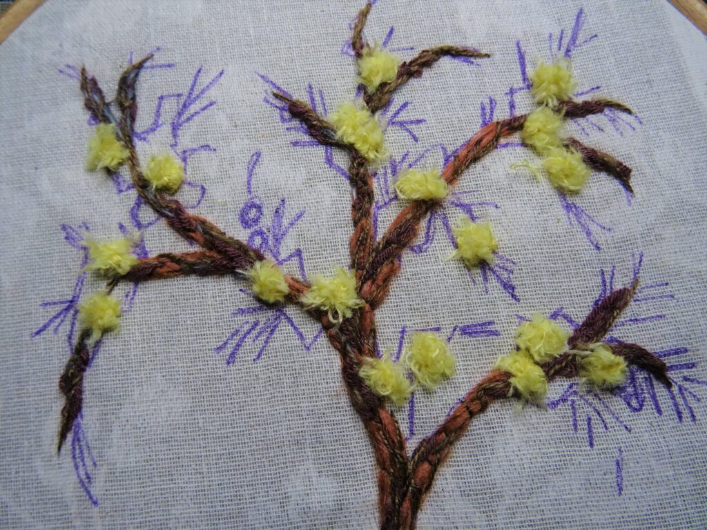 Broder du mimosa façon Léa Stansal - Broderie d'embellissement ou broderie créative par Fils et Fantaisies