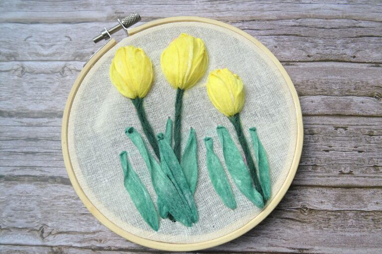broder des tulipes - broderie d'embellissement ou broderie créative - Fils et Fantaisies