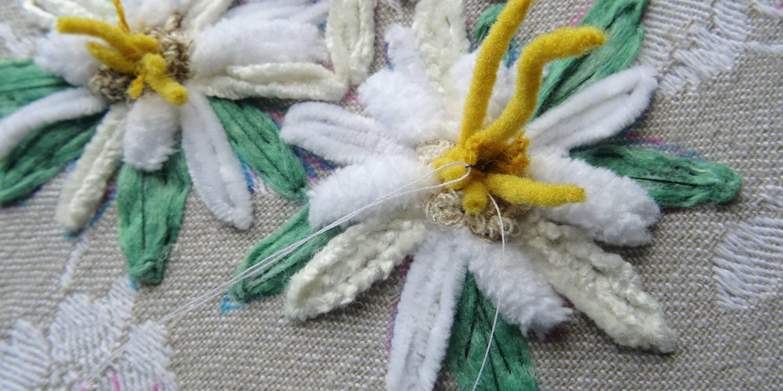 broder les fleurs d'edelweiss - tuto de broderie d'embellissement par Fils et Fantaisies
