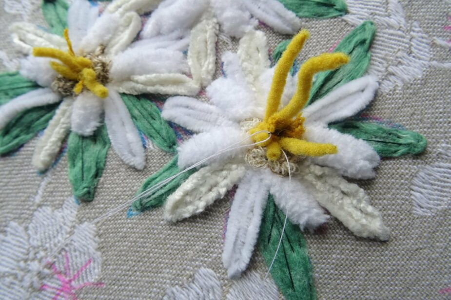 coeur d’edelweiss broder les fleurs d'edelweiss - tuto de broderie d'embellissement par Fils et Fantaisies