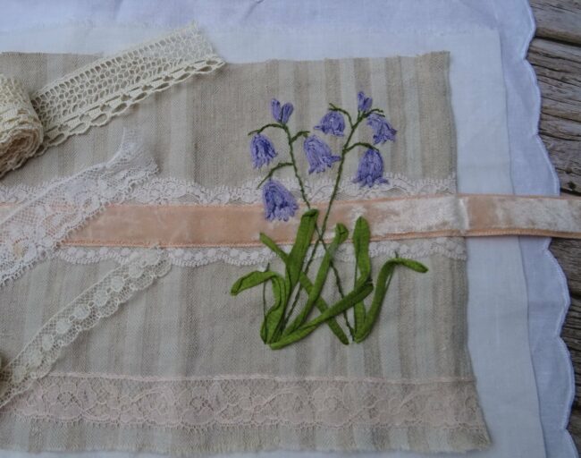 Broder des jacinthes des bois tuto broderie d'embellissement ou broderie créative ou broderie fantaisie par Fils et Fantaisies