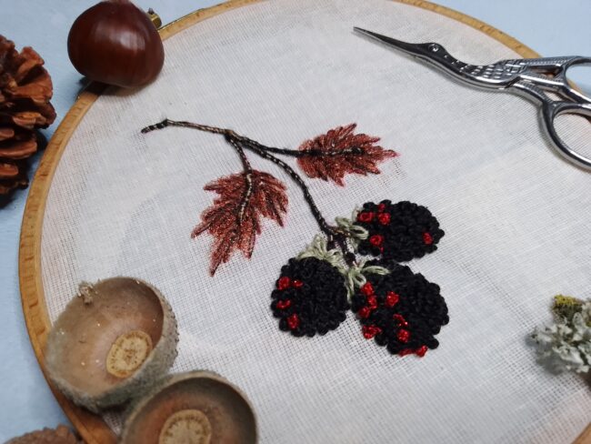 Tuto. Broder des mûres - Fils et Fantaisies - Broderie fantaisie ou broderie d'embellissement ou broderie créative